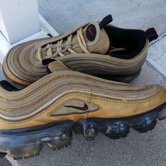 NIKE Air Vapormax Metallic Gold Bullet AQ2657 700 - Picture 3 of 7